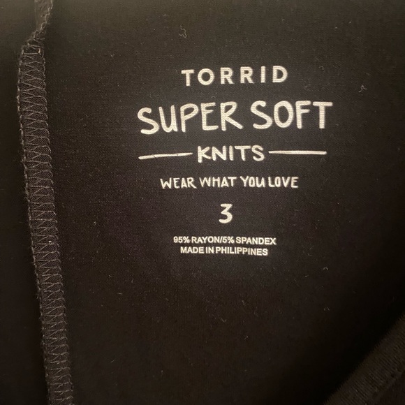 New Torrid tunic v neck - Picture 3 of 3